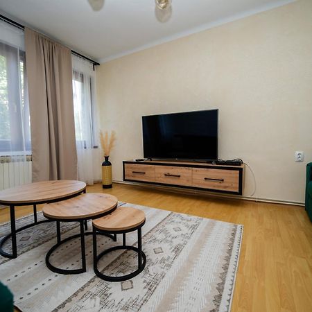 Cozy One-Bedroom Apartment Near City Center SJJ Exterior foto